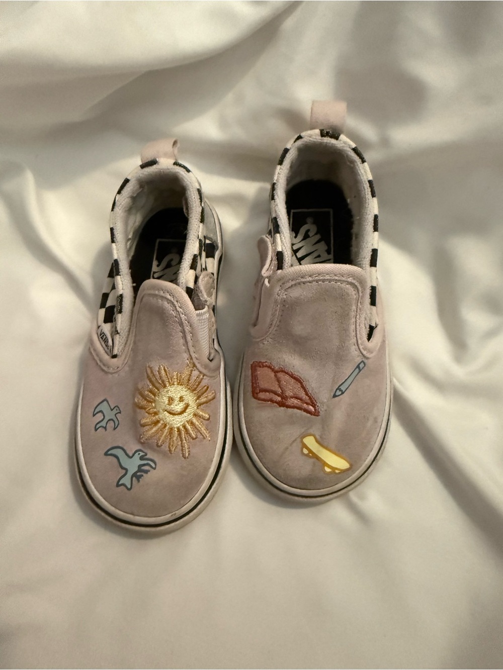 EUC Vans x Skateistan It's Her Turn Classic Slip-on Sneaker Skate Shoes